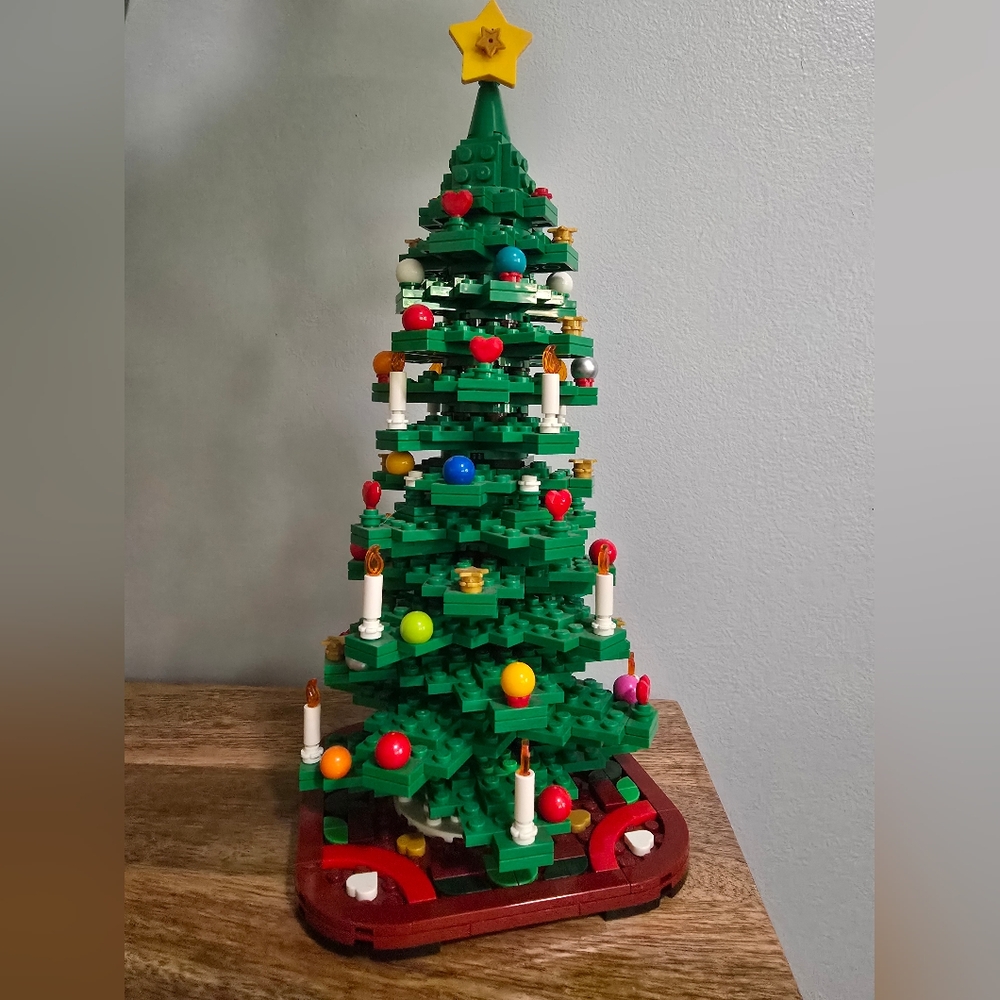 Lego Christmas Tree with Colorful Holiday Ornaments - 40573
